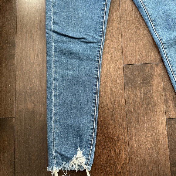Gently worn Size 27 Levi’s Wedgie Skinny Jeans. - Picture 4 of 4